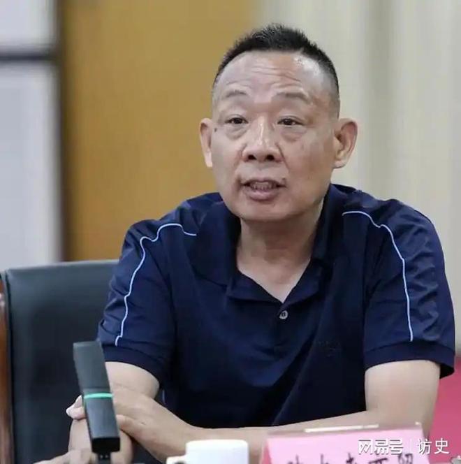 日报的点名揭开了胖东来的“真实现状”EVO视讯平台远离“造神”陷阱！人民(图3)